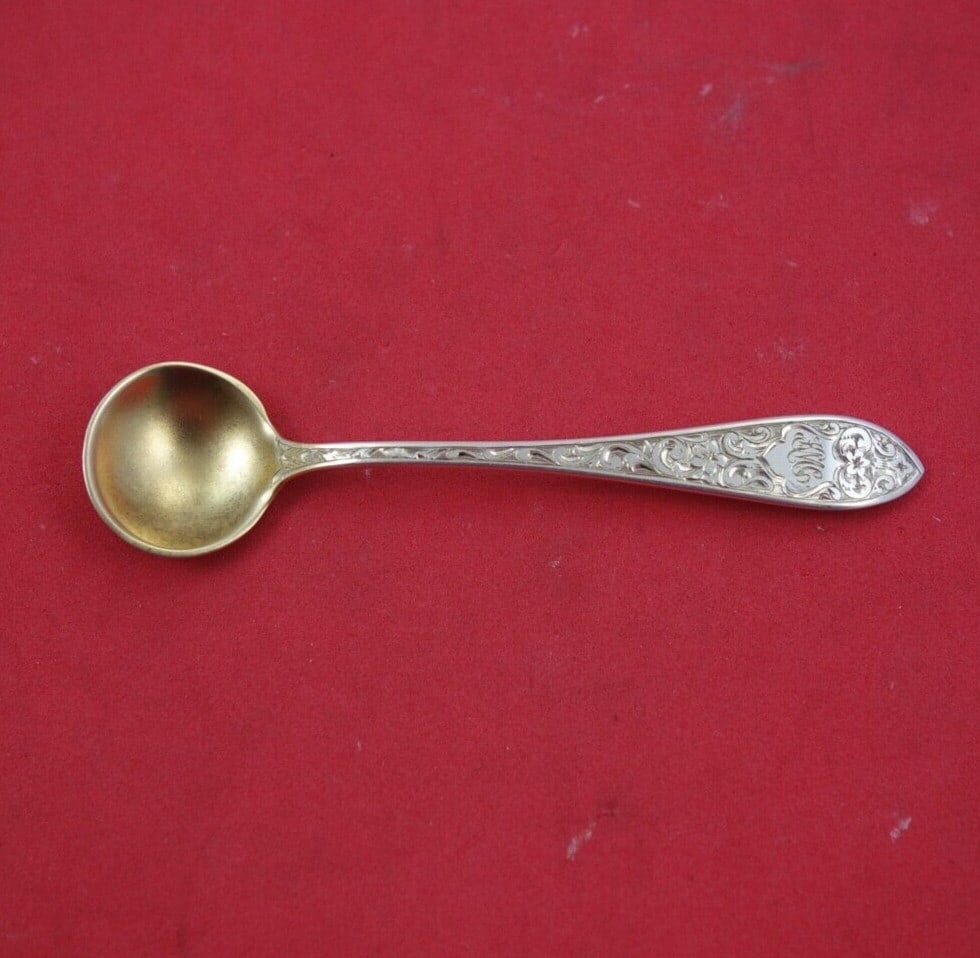 Whiting Colonial B Engraved Sterling Silver Salt Spoon Gold Wash 3.5": Whiting Colonial B Engraved Sterling Silver Salt Spoon Gold Wash 3.5" This exquisite Colonial B Engraved Salt Spoon by Whiting is a stunning piece crafted from sterling silver. Measuring 3 1/2" in len