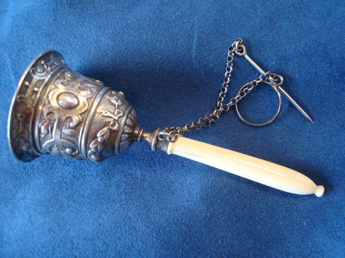 Victorian Sterling Silver Tussie Mussie Posey Holder with Bows and Swags: Victorian Sterling Silver Tussie Mussie Posey Holder with Bows and Swags This exquisite Sterling Silver Tussie Mussie Posey Holder showcases a Victorian design, characterized by its elegant bows and s