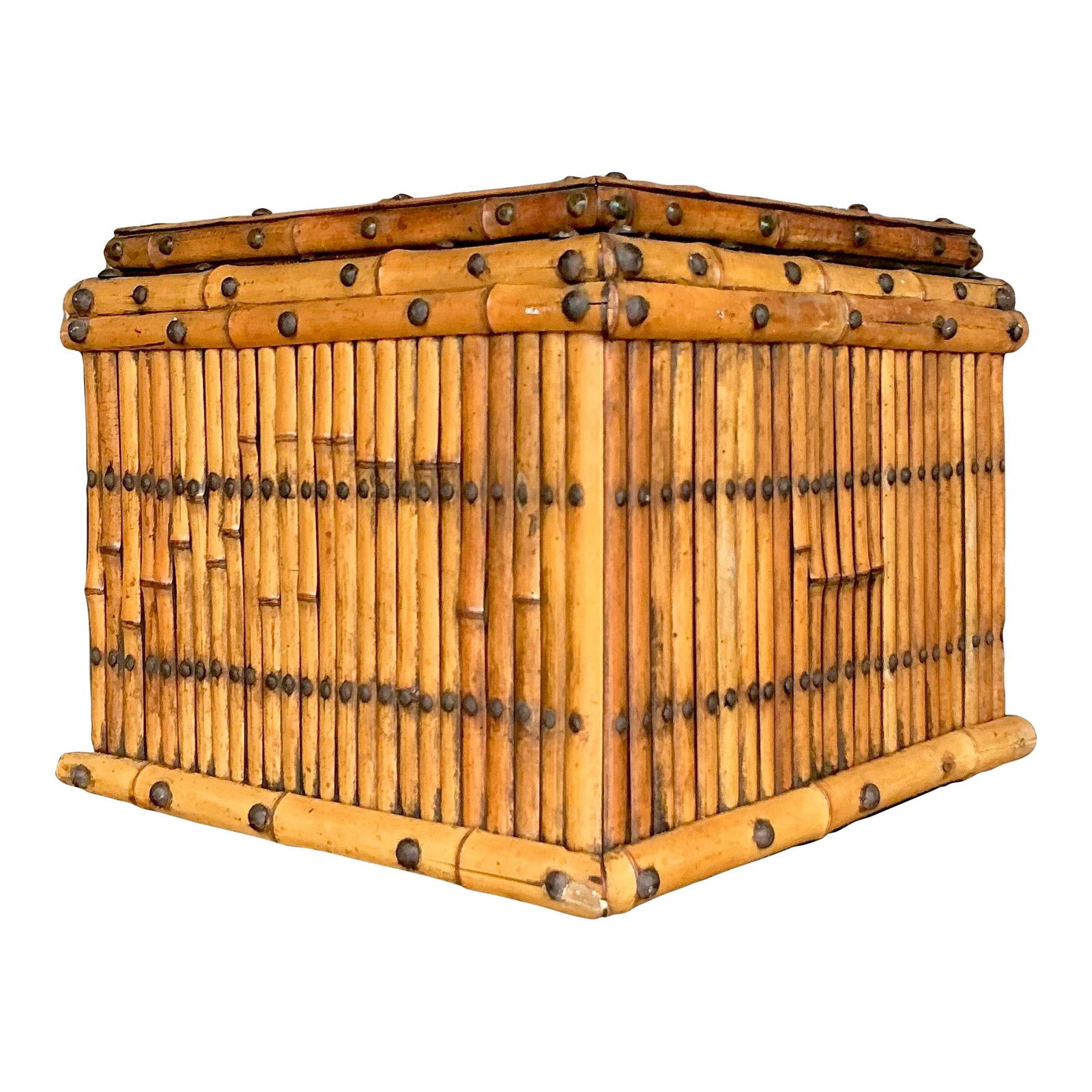 Vintage Bamboo Planter with Copper Lining Coastal Decor: Vintage Bamboo Planter with Copper Lining Coastal Decor Enhance your living space with this vintage coastal bamboo planter, featuring a sophisticated copper lining. The natural bamboo texture beautifu