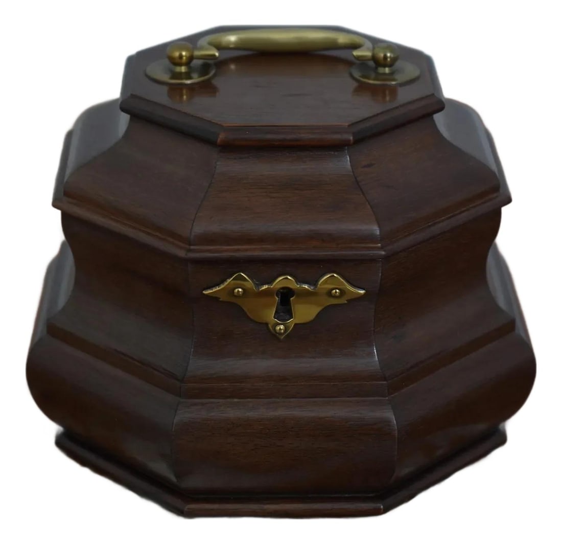 Virginia Metalcrafters Mahogany Octagonal Tea Caddy Colonial Williamsburg: Virginia Metalcrafters Mahogany Octagonal Tea Caddy Colonial Williamsburg This exquisite octagonal tea caddy is a fine example of Colonial Williamsburg craftsmanship. Made from high-quality mahogany,