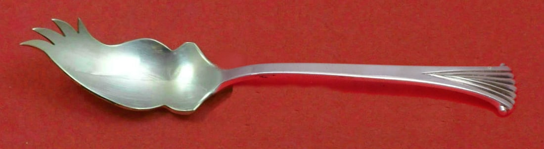 Tuttle Onslow Sterling Silver Custom Pate Knife 6 Inch: Tuttle Onslow Sterling Silver Custom Pate Knife 6 Inch This exquisite pate knife features the Onslow pattern by Tuttle, crafted from high-quality sterling silver. Measuring 6 inches in length, this cu