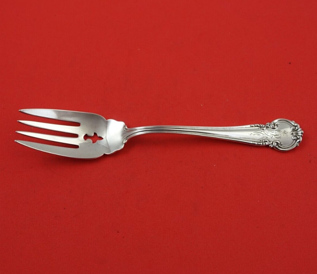 Reed & Barton La Comtesse Sterling Silver Salad Fork 6" Vintage: Reed & Barton La Comtesse Sterling Silver Salad Fork 6" Vintage Discover the elegance of the La Comtesse salad fork by Reed and Barton, a distinguished piece of flatware crafted from sterling silver.