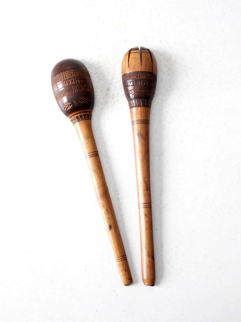 Vintage Hand-Carved Mexican Wooden Serving Spoons Folk Art 11.75 Inch: Vintage Hand-Carved Mexican Wooden Serving Spoons Folk Art 11.75 Inch Enhance your dining experience with these Vintage Mexican Hand-Carved Serving Spoons. Each spoon is a unique piece of folk art, sh