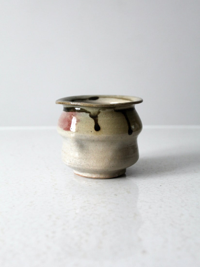 Handcrafted Vintage Studio Pottery Vase Gray Glaze Signed Artist: Handcrafted Vintage Studio Pottery Vase Gray Glaze Signed Artist This vintage studio pottery vase is a beautifully hand-crafted ceramic piece, featuring a stunning gray glaze adorned with drips and sp