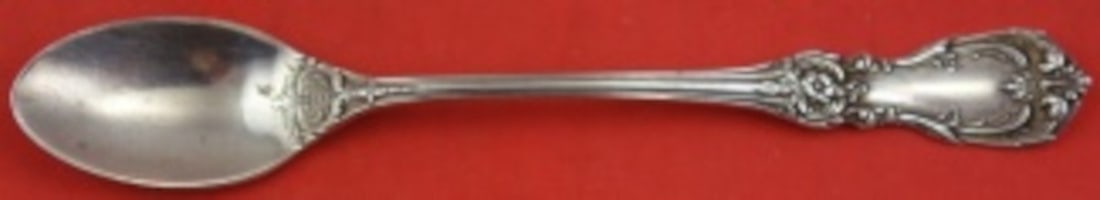 Reed and Barton Burgundy Sterling Silver Infant Feeding Spoon 6": Reed and Barton Burgundy Sterling Silver Infant Feeding Spoon 6" This exquisite infant feeding spoon is part of the Burgundy pattern by Reed & Barton, crafted from high-quality sterling silver. Measur