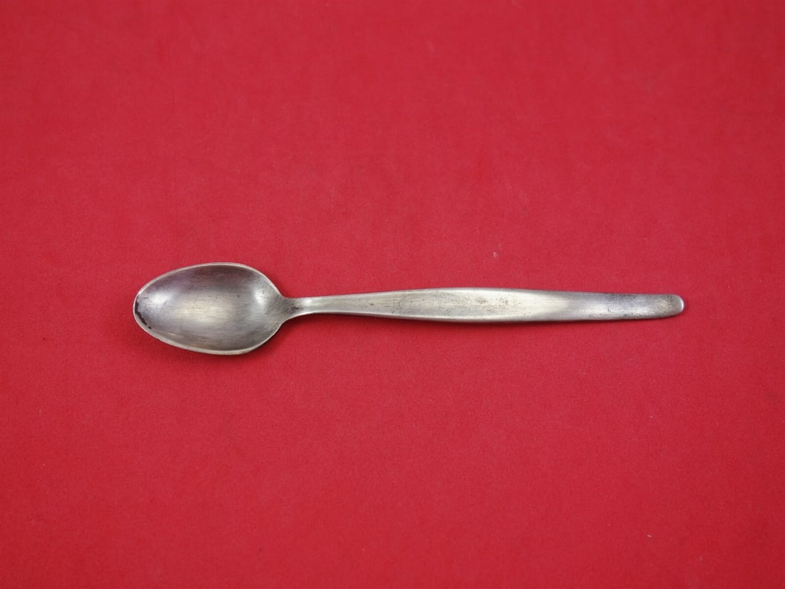 Towle Contour Sterling Silver Infant Feeding Spoon 5": Towle Contour Sterling Silver Infant Feeding Spoon 5" This exquisite infant feeding spoon is crafted from high-quality sterling silver and features the elegant Contour pattern by Towle. Measuring 5 in