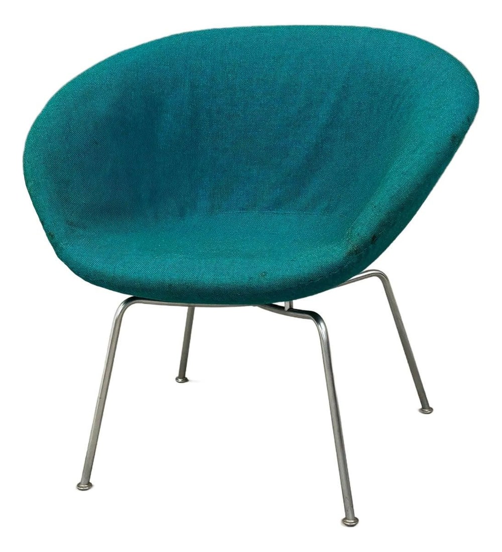 1960s Arne Jacobsen Pot Lounge Chair Blue Fabric Fritz Hansen: 1960s Arne Jacobsen Pot Lounge Chair Blue Fabric Fritz Hansen This iconic mid-century modern Pot Lounge Chair, designed by Arne Jacobsen for Fritz Hansen, features its original blue fabric. The chair