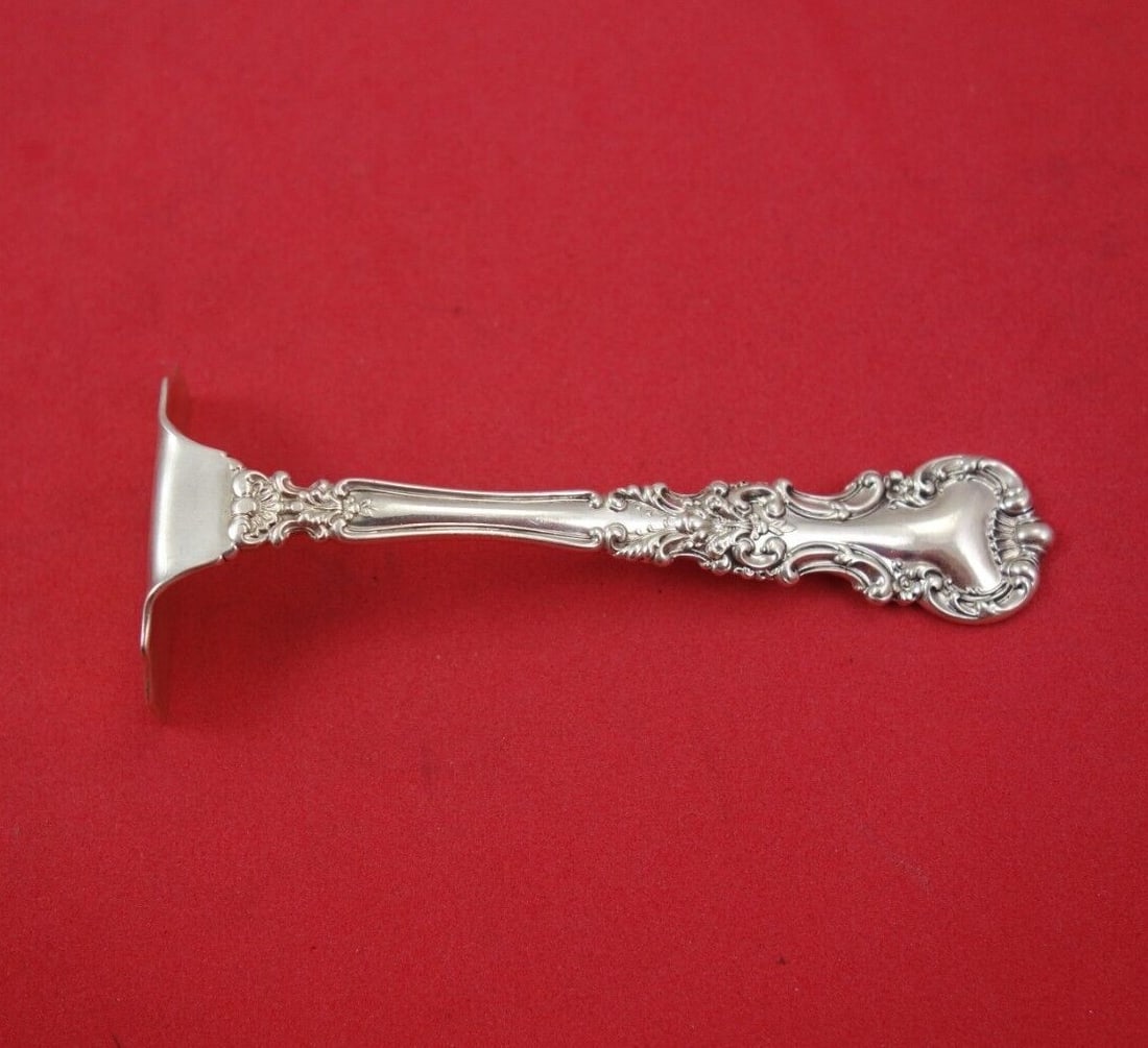 Avalon Baby Food Pusher by International Sterling Silver 3.5": Avalon Baby Food Pusher by International Sterling Silver 3.5" This exquisite Avalon baby food pusher by International Sterling is a charming addition for your infant's dining essentials. Crafted from