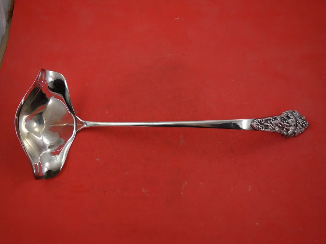 1847 Rogers Vintage Silverplate Punch Ladle 15 1/2 inches: 1847 Rogers Vintage Silverplate Punch Ladle 15 1/2 inches This elegant vintage punch ladle by 1847 Rogers International is crafted from high-quality silverplate. With a generous length of 15 1/2 inche