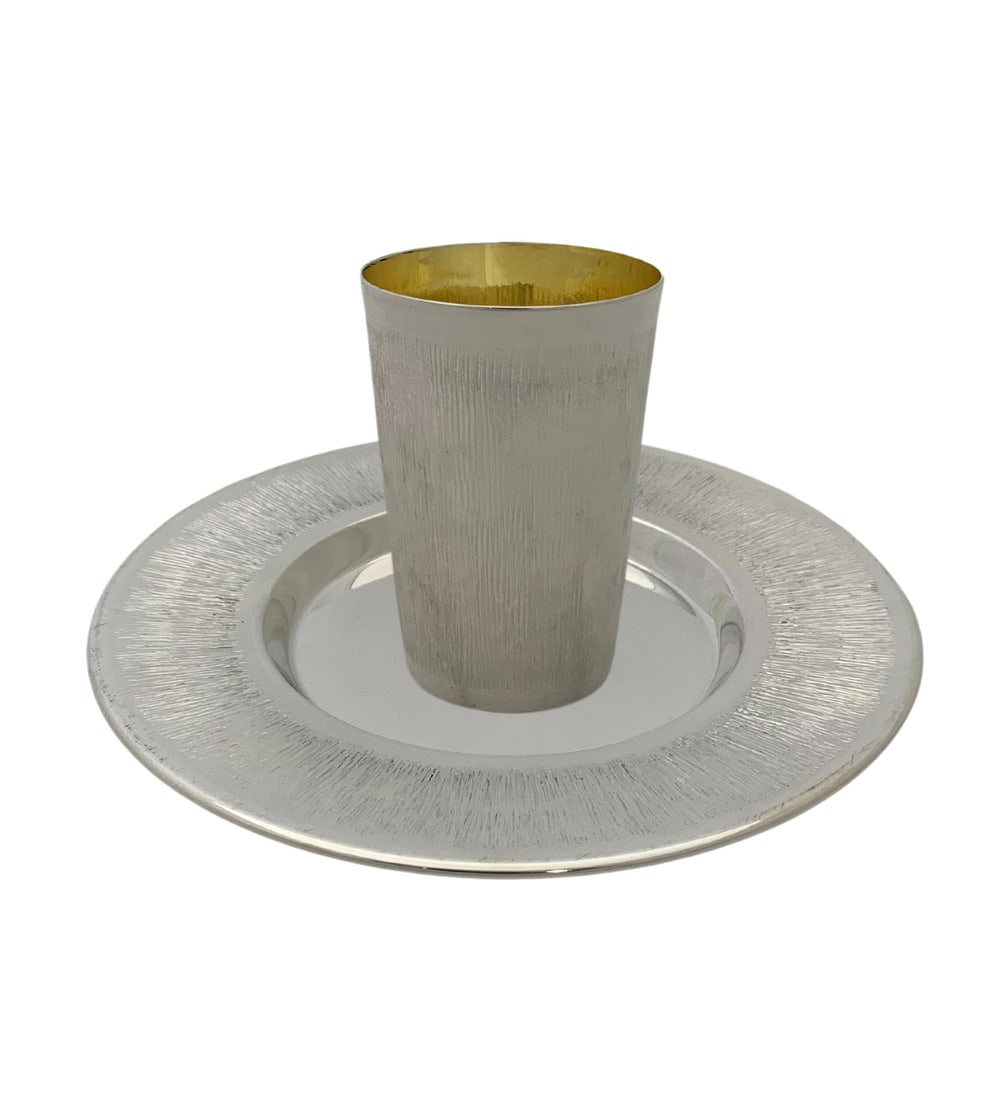 Handmade 925 Sterling Silver Modern Striated Cup and Tray Set: Handmade 925 Sterling Silver Modern Striated Cup and Tray Set This exquisite set includes a handmade modern cup and tray crafted from fine 925 sterling silver, showcasing a unique striated and sleek f