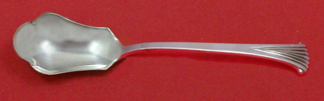 Tuttle Onslow Sterling Silver Relish Scoop Custom 5 3/4 Inch: Tuttle Onslow Sterling Silver Relish Scoop Custom 5 3/4 Inch This exquisite relish scoop is custom made in the Onslow pattern by Tuttle, showcasing the fine craftsmanship of sterling silver. Measuring