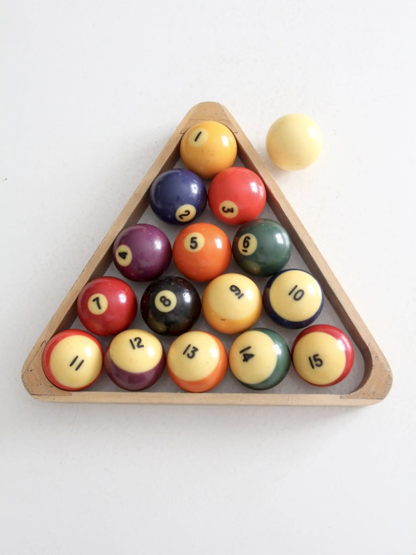 Vintage Billiard Balls Complete Set with Wooden Rack: Vintage Billiard Balls Complete Set with Wooden Rack Elevate your game room with this vintage billiard balls set, featuring a complete collection of billiard balls along with a cue ball and a stylish