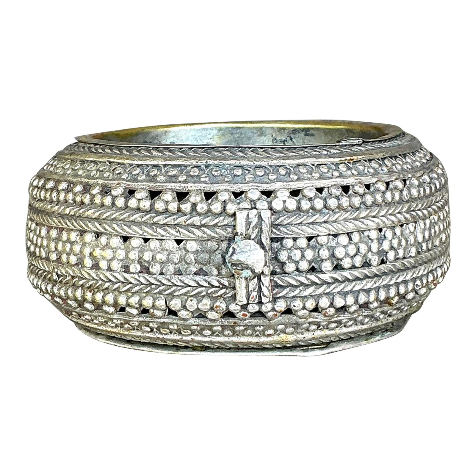 Vintage Boho Tibetan Metal Bowl 3.75x1.75 Unique Decor: Vintage Boho Tibetan Metal Bowl 3.75x1.75 Unique Decor Enhance your decor with this American-style Vintage Boho Tibetan Small Bowl. This distinctive piece features intricate Tibetan craftsmanship and