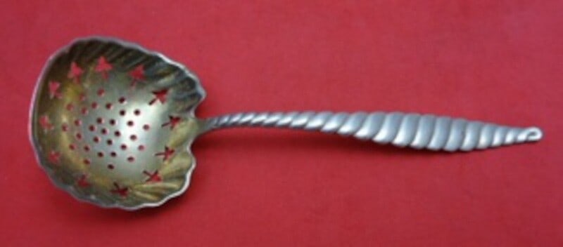 Whiting Oval Twist Sterling Silver Sugar Sifter 6 Gold Wash: Whiting Oval Twist Sterling Silver Sugar Sifter 6 Gold Wash Discover the elegance of the Oval Twist sugar sifter by Whiting, a stunning piece crafted from sterling silver. This 6-inch serving utensil