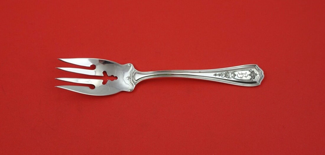 Reed & Barton Hepplewhite Chased Sterling Silver Salad Fork 6": Reed & Barton Hepplewhite Chased Sterling Silver Salad Fork 6" This exquisite Hepplewhite Chased salad fork by Reed & Barton showcases the elegance of sterling silver craftsmanship. Measuring 6 inches