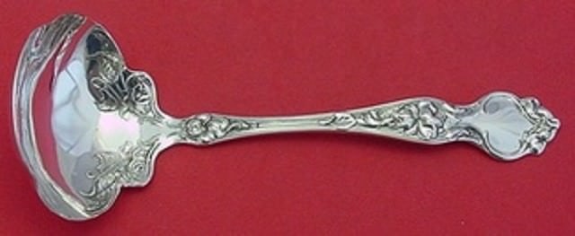 Wallace Violet Sterling Silver Gravy Ladle 7 Inch Antique: Wallace Violet Sterling Silver Gravy Ladle 7 Inch Antique This exquisite 7" gravy ladle is crafted from sterling silver in the elegant Violet pattern by Wallace. Dating from 1900 to 1940, this ladle f