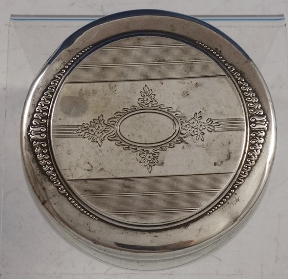 Wallace Renaissance Sterling Silver Powder Jar 4 Inch #98-41: Wallace Renaissance Sterling Silver Powder Jar 4 Inch #98-41 This exquisite Renaissance by Wallace powder jar showcases the elegance of sterling silver craftsmanship from the early 20th century. With
