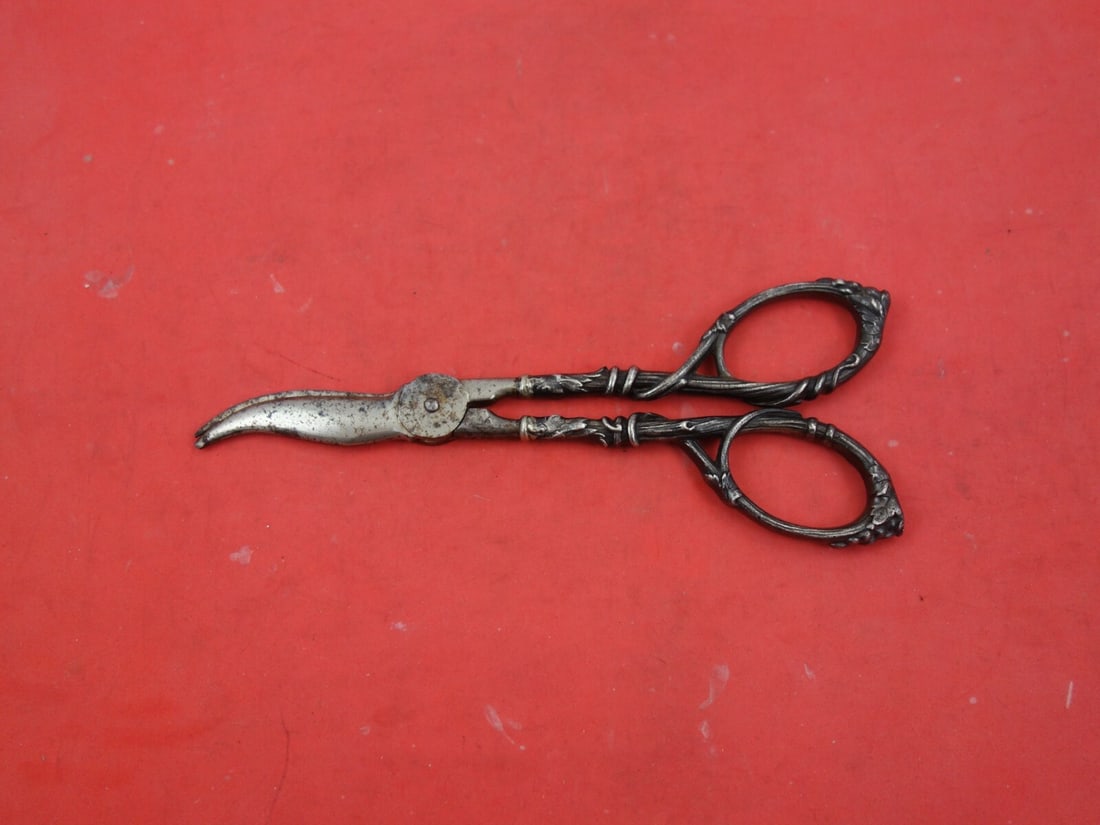 Vintage Silverplate Grape Shears with Steel Blades 7 Inch: Vintage Silverplate Grape Shears with Steel Blades 7 Inch Elevate your collection with these vintage silverplate grape shears featuring a charming grape motif. Designed with hollow handles, these shea