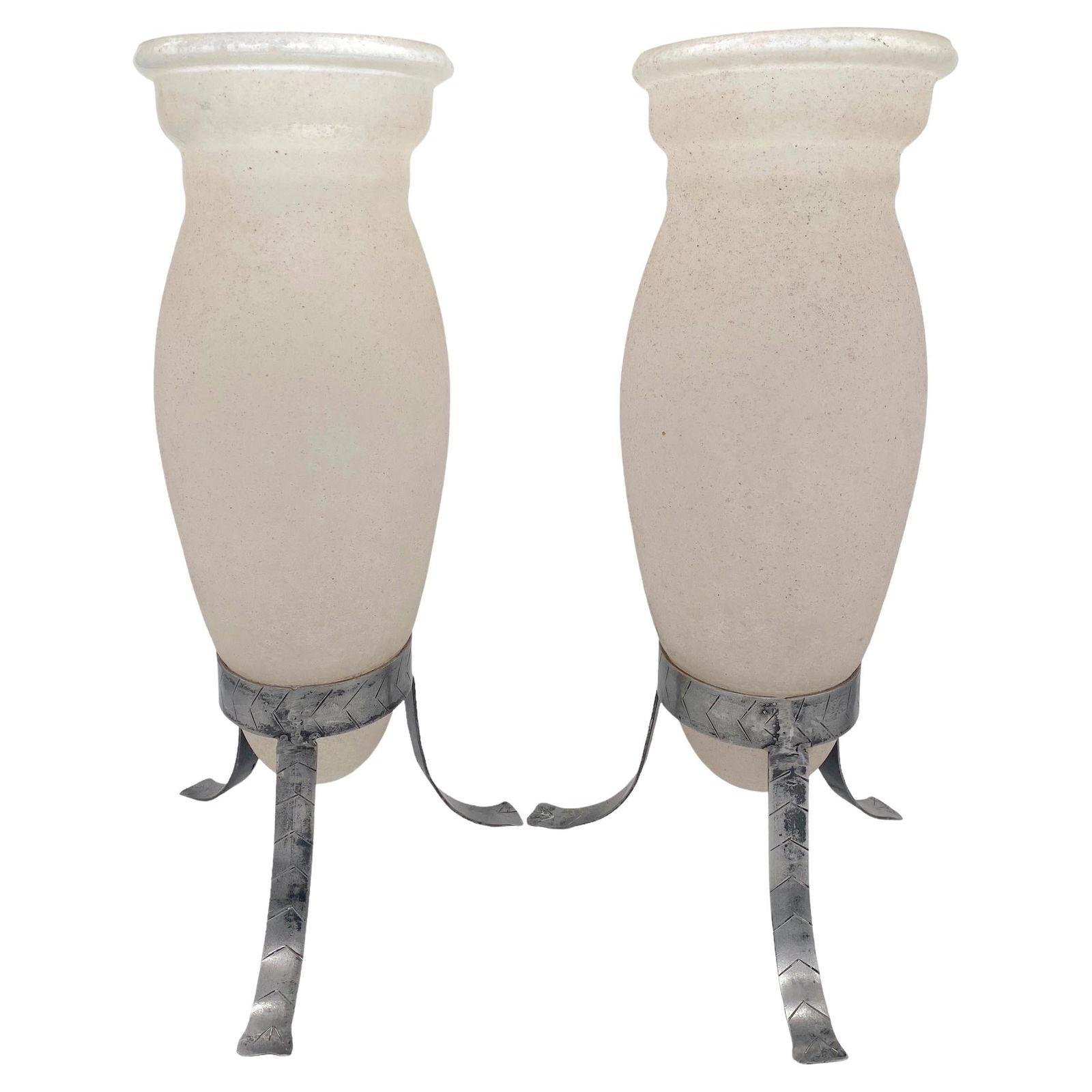 Elegant Set of 2 Murano Scavo Iron Trumpet Vases Seguso Vetri d'Arte: Elegant Set of 2 Murano Scavo Iron Trumpet Vases Seguso Vetri d'Arte This exquisite large pair of Murano 'Scavo' & Iron Trumpet Vases, attributed to Seguso Vetri d'Arte, showcases exceptional Italian