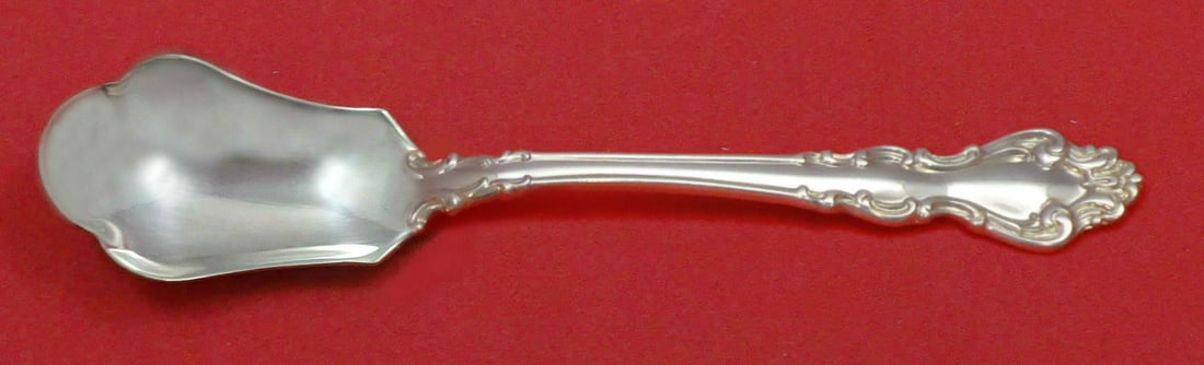 Reed and Barton Spanish Baroque Sterling Silver Relish Scoop 5.5 Custom Made: Reed and Barton Spanish Baroque Sterling Silver Relish Scoop 5.5 Custom Made This exquisite relish scoop features the elegant Spanish Baroque pattern, crafted by Reed & Barton. Made of high-quality st