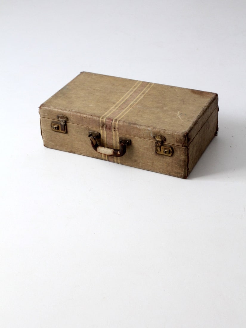 Vintage 1930s Cream Canvas Striped Suitcase with Leather Handle: Vintage 1930s Cream Canvas Striped Suitcase with Leather Handle This vintage hard-sided suitcase dates back to the 1930s or early 1940s, showcasing a timeless design wrapped in cream canvas adorned wi
