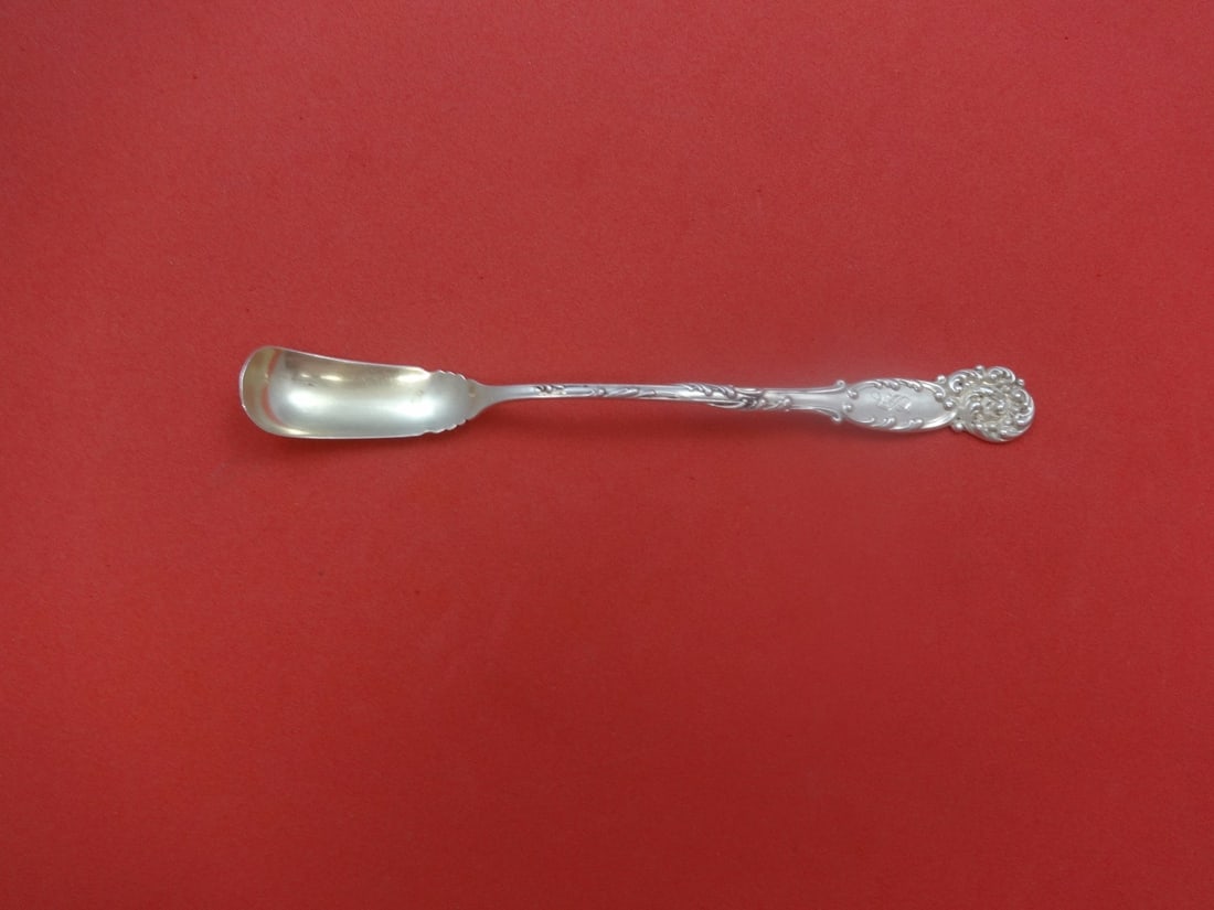 Reed & Barton La Reine Sterling Silver Horseradish Scoop Gold Washed: Reed & Barton La Reine Sterling Silver Horseradish Scoop Gold Washed This exquisite horseradish scoop is part of the esteemed La Reine pattern by Reed & Barton, crafted from high-quality sterling silv