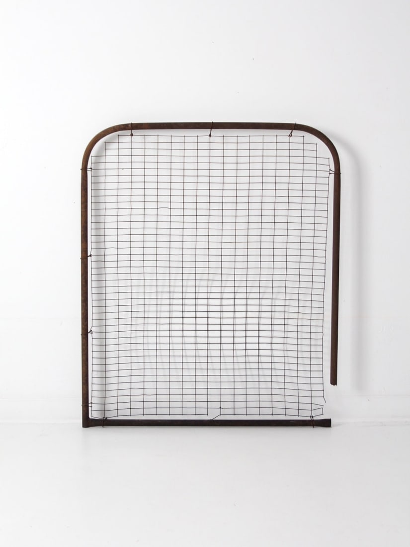 Early 20th Century Steel Wire Grid Farm Gate Panel with Patina: Early 20th Century Steel Wire Grid Farm Gate Panel with Patina This early 20th century industrial wire gate panel features a rounded steel pipe frame and a square grid design, highlighted by gently ar