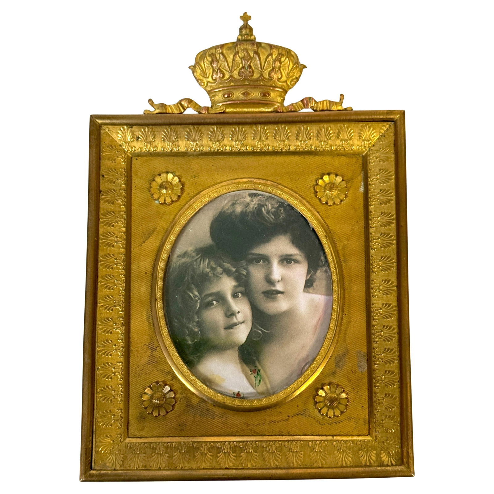 Antique French Ormolu Crown Frame with Tinted Photo 1890-1910: Antique French Ormolu Crown Frame with Tinted Photo 1890-1910 This exquisite Fine French Ormolu Crown Frame, dating from circa 1890-1910, showcases intricate craftsmanship typical of the Louis XIV sty