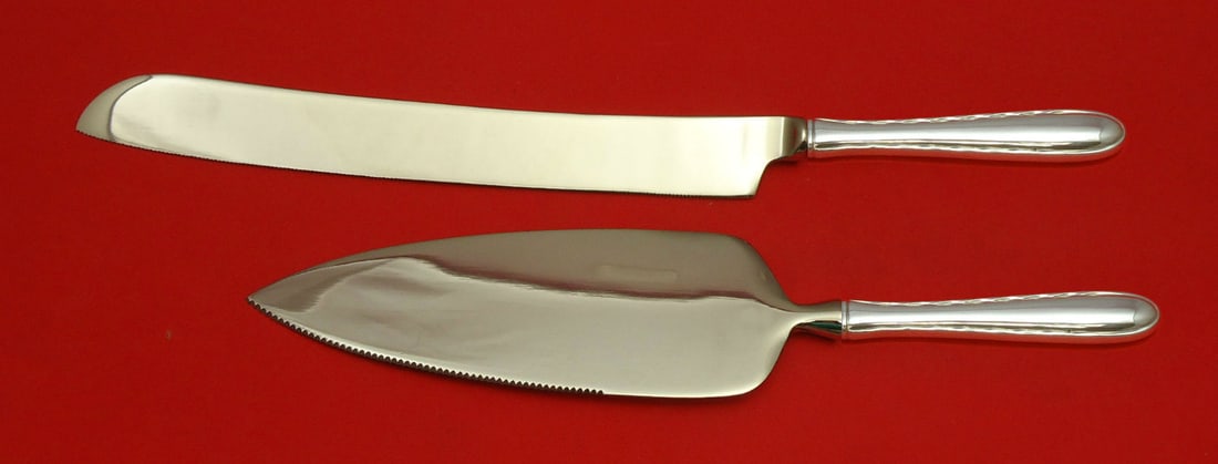 Towle Sterling Silver Wedding Cake Set 2pc Silver Flutes: Towle Sterling Silver Wedding Cake Set 2pc Silver Flutes Elevate your wedding celebrations with this exquisite Sterling Silver Wedding Cake Set by Towle. This two-piece set features a beautifully craf