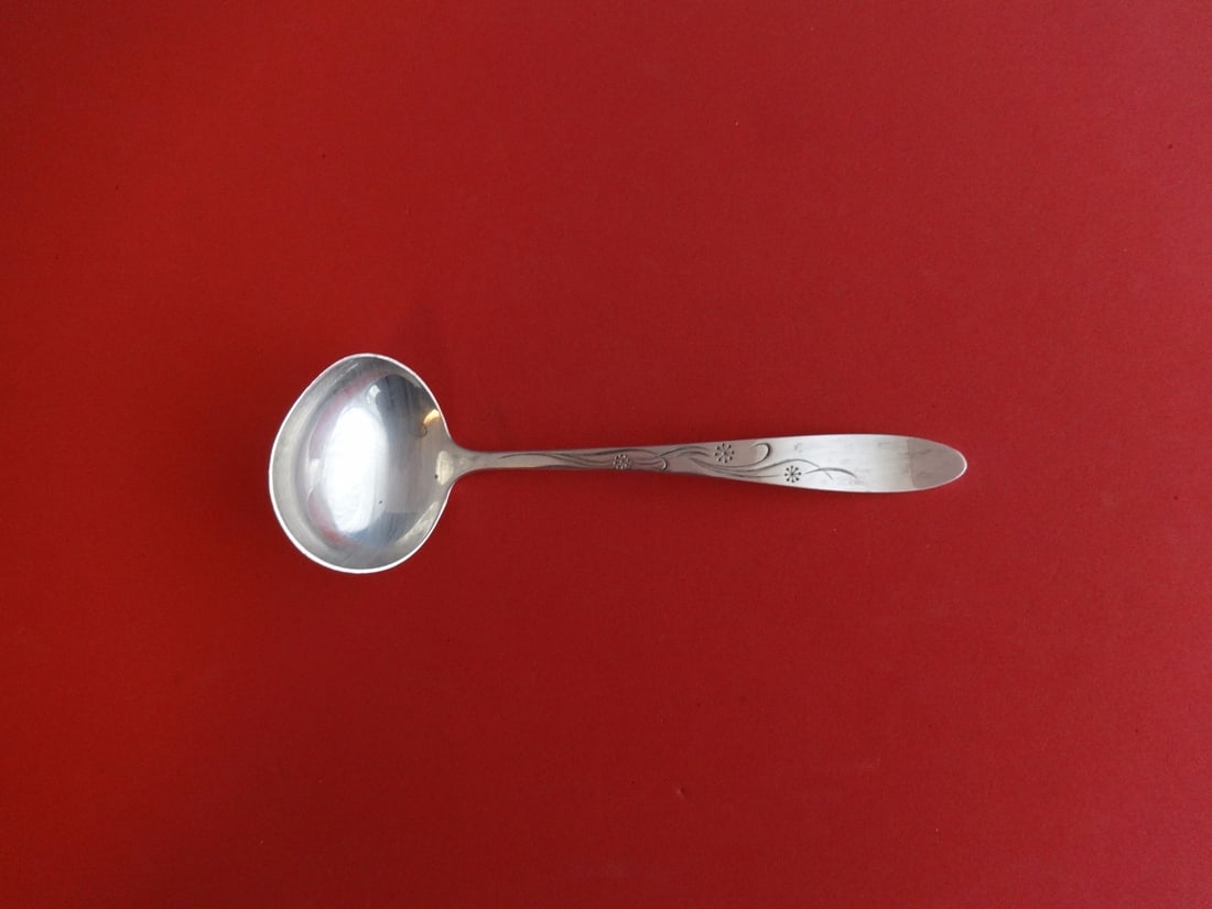 Kirk Cynthia Sterling Silver Gravy Ladle 7 Inch Serving Utensil: Kirk Cynthia Sterling Silver Gravy Ladle 7 Inch Serving Utensil This elegant gravy ladle is crafted from sterling silver and features the beautiful Cynthia pattern by Kirk. Measuring 7 inches, it is p