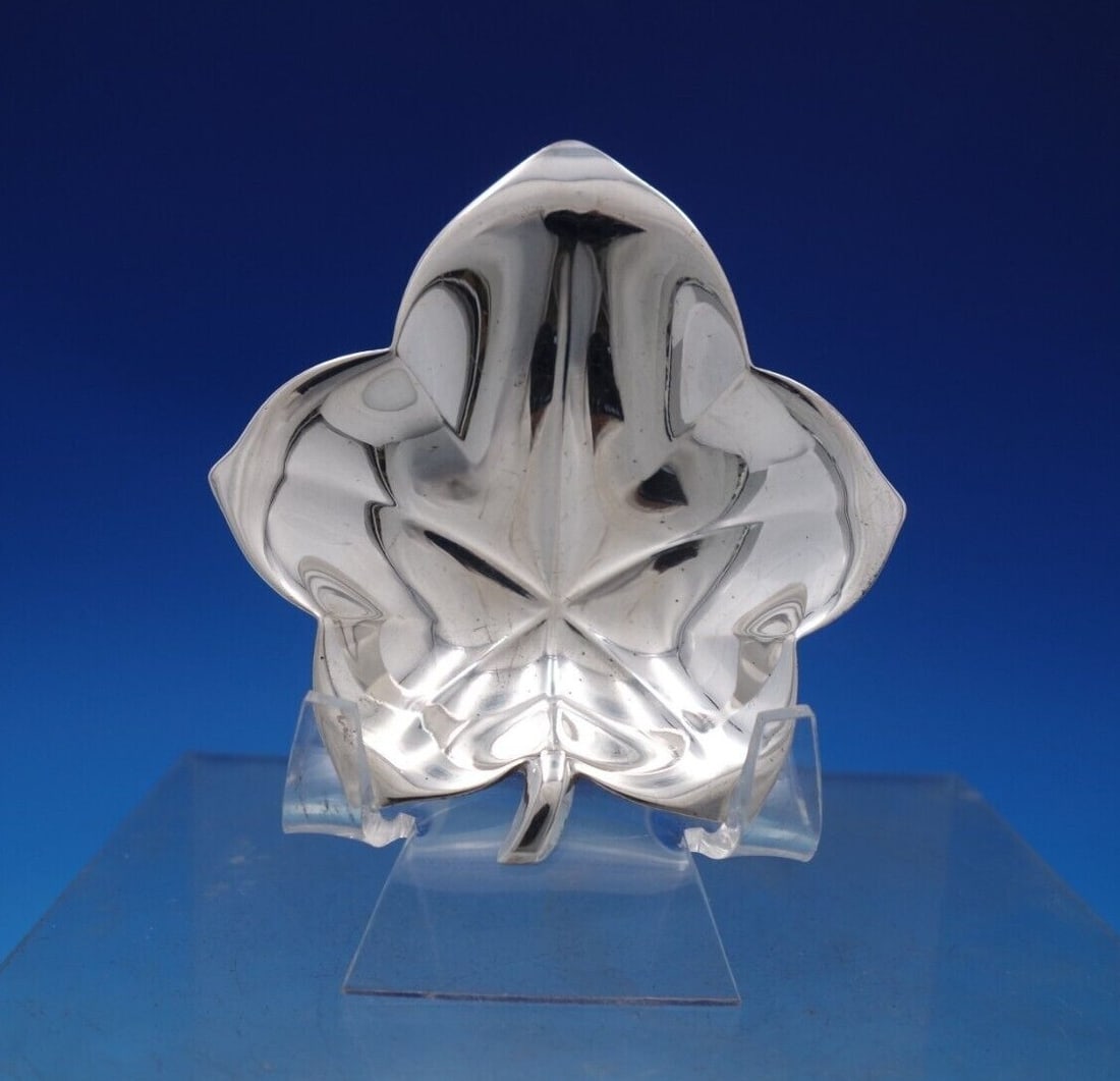 Tiffany & Co Sterling Silver Maple Leaf Nut Dish with Stem: Tiffany & Co Sterling Silver Maple Leaf Nut Dish with Stem This exquisite sterling silver nut dish from Tiffany & Co. is elegantly designed in the shape of a maple leaf with a delicate stem. Measuring