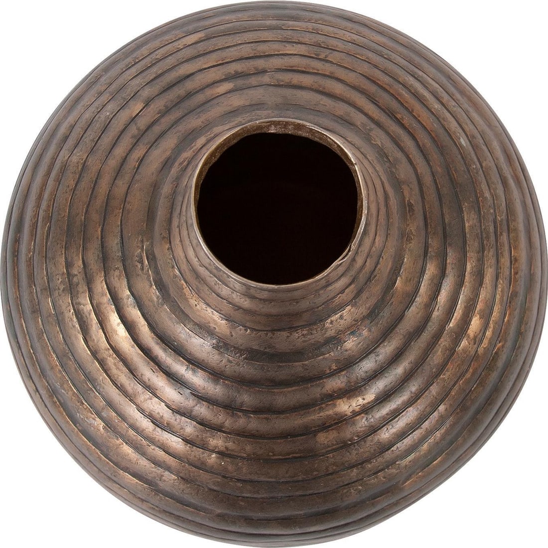Howard Elliott Rustic Gold Vase Circlet Collection 11H: Howard Elliott Rustic Gold Vase Circlet Collection 11H Introducing a stunning rustic antique style vase from the Circlet Collection, designed to add a touch of vintage charm to any space. This small v