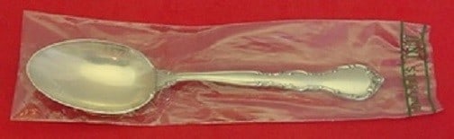 Mignonette Lunt Sterling Silver 6 7/8 Inch Place Soup Spoon New: Mignonette Lunt Sterling Silver 6 7/8 Inch Place Soup Spoon New This exquisite place soup spoon from the Mignonette pattern by Lunt is crafted from high-quality sterling silver. Measuring 6 7/8 inches