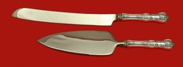 Wallace Kings Sterling Silver Wedding Cake Set 2pc Custom Made: Wallace Kings Sterling Silver Wedding Cake Set 2pc Custom Made This exquisite Kings by Wallace wedding cake set features a beautifully crafted sterling silver knife and cake server. The custom-made se