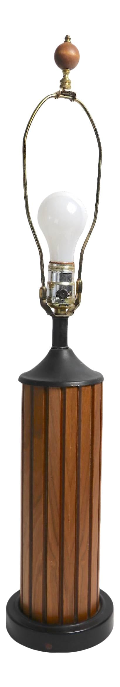 Stylish Mid Century Gruvwood Table Lamp with Fluted Wood Column: Stylish Mid Century Gruvwood Table Lamp with Fluted Wood Column Illuminate your space with this stylish Mid Century Gruvwood Table Lamp. Featuring a beautifully fluted wood column and a sturdy black m