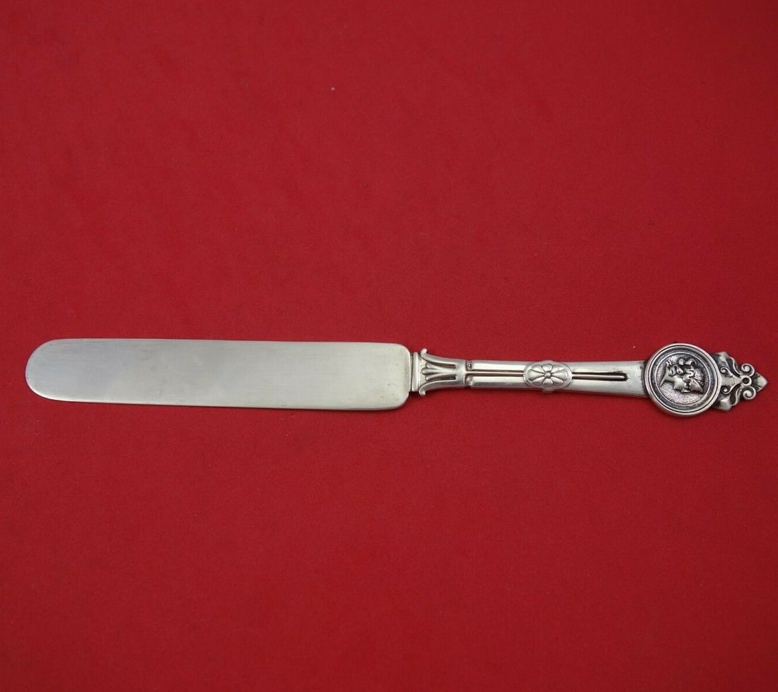 Gorham Medallion Sterling Silver Knife 7.5 Queen's Head: Gorham Medallion Sterling Silver Knife 7.5 Queen's Head This exquisite 7 1/2" regular knife is part of the Medallion pattern by Gorham, crafted from high-quality sterling silver. The flat handle featu