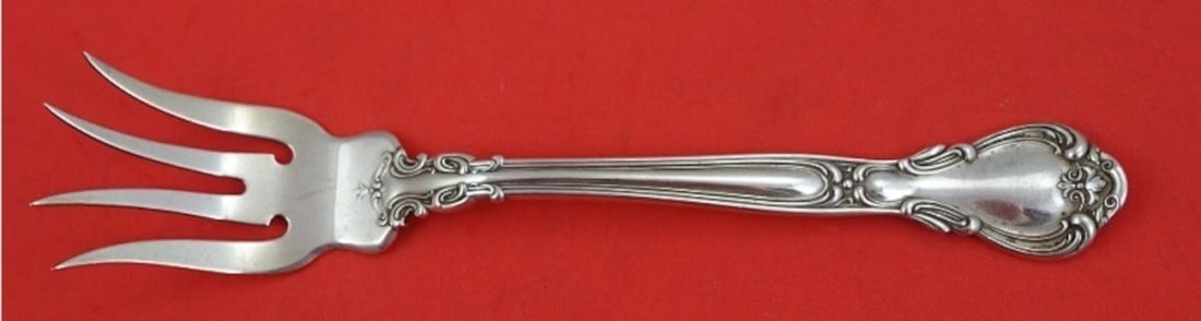 Gorham Chantilly Sterling Silver Beef Fork Splayed Tines 6 5/8: Gorham Chantilly Sterling Silver Beef Fork Splayed Tines 6 5/8 This exquisite serving fork from Gorham's Chantilly pattern features splayed tines and measures 6 5/8" in length. Crafted from high-quali