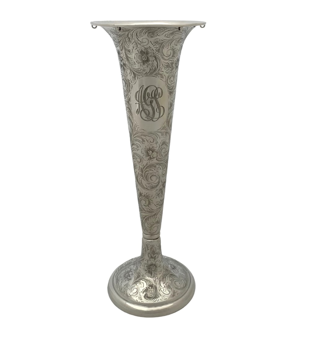 Antique American 925 Sterling Silver Floral Gadroon Flower Vase: Antique American 925 Sterling Silver Floral Gadroon Flower Vase This exquisite antique American flower vase is crafted from 925 sterling silver, featuring a beautifully handmade floral gadroon chased
