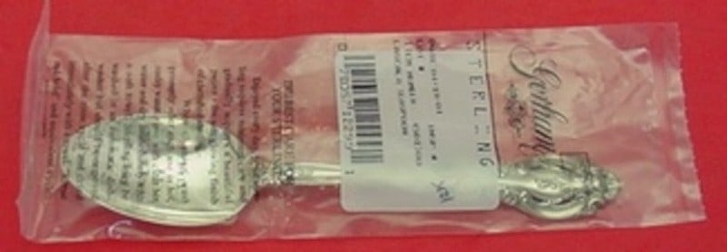 Sterling Silver Teaspoon 6.25 Inch La Scala Pattern Factory Sealed: Sterling Silver Teaspoon 6.25 Inch La Scala Pattern Factory Sealed This Gorham La Scala sterling silver teaspoon measures 6 1/4 inches and remains factory sealed in its original sleeve. The spoon is n