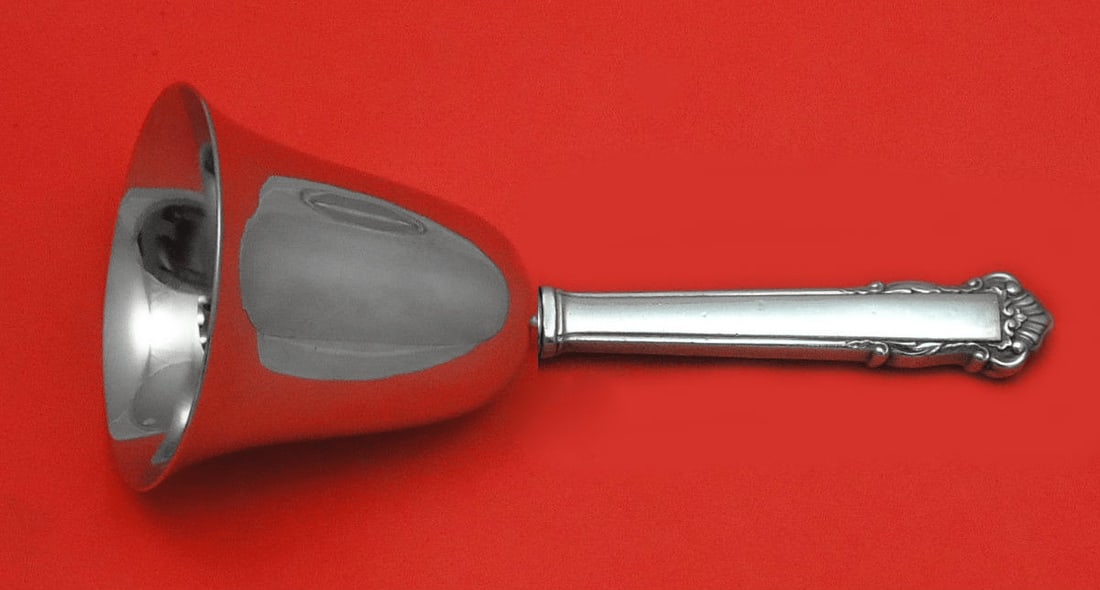 Lunt Sterling Silver Dinner Bell English Shell 7 Inch Custom: Lunt Sterling Silver Dinner Bell English Shell 7 Inch Custom This exquisite dinner bell features a custom-made hollow handle crafted from sterling silver, adorned with the elegant English Shell patter