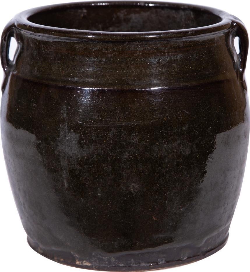 Rustic European Black Ceramic Double Handle Pot: Rustic European Black Ceramic Double Handle Pot Introducing a charming Vintage Style Double Handle Black Ceramic Pot, perfect for enhancing your rustic kitchen decor. This hand-crafted piece features