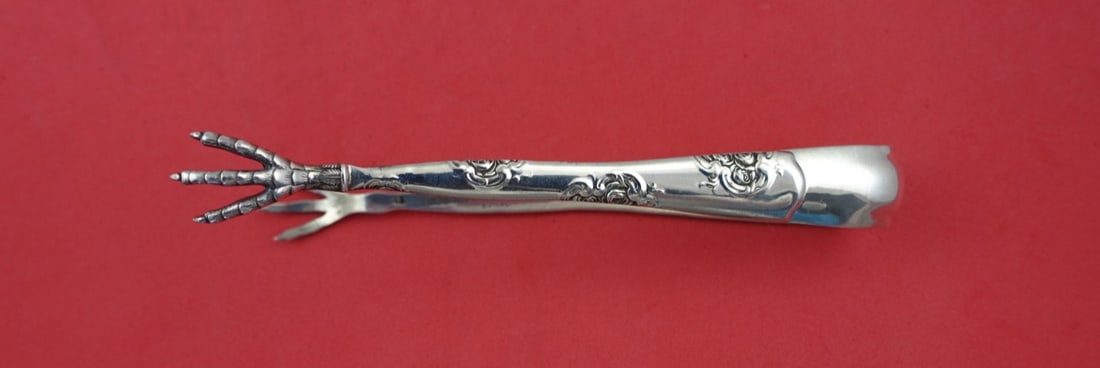 Whiting Sterling Silver Rose and Scroll Serving Tong 5 3/4": Whiting Sterling Silver Rose and Scroll Serving Tong 5 3/4" This exquisite serving tong from Whiting features the elegant Rose and Scroll pattern, crafted from high-quality sterling silver. Measuring