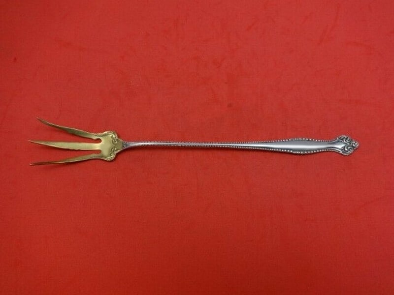 Towle Canterbury Sterling Silver Gold Washed Lettuce Fork 9.25 inches Antique: Towle Canterbury Sterling Silver Gold Washed Lettuce Fork 9.25 inches Antique This exquisite antique lettuce fork from the Canterbury pattern by Towle is crafted from sterling silver with a gold washe