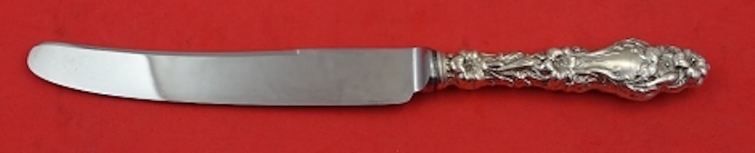 Whiting Lily Sterling Silver Regular Knife 9 1/4": Whiting Lily Sterling Silver Regular Knife 9 1/4" This exquisite regular knife, measuring 9 1/4 inches, is part of the Lily pattern by Whiting. Crafted with a sterling silver hollow handle and a stain