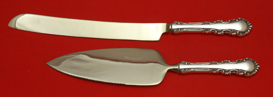 Reed & Barton Georgian Rose Sterling Silver Wedding Cake Set 2pc: Reed & Barton Georgian Rose Sterling Silver Wedding Cake Set 2pc This exquisite wedding cake set features the elegant Georgian Rose pattern by Reed & Barton, crafted from high-quality sterling silver.