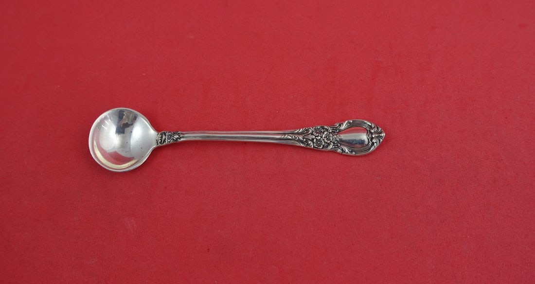 Salt Spoon Sterling Silver American Victorian Pattern by Lunt 3 7/8 Inch: Salt Spoon Sterling Silver American Victorian Pattern by Lunt 3 7/8 Inch This is a master salt spoon crafted in sterling silver in the American Victorian pattern by Lunt. The spoon measures 3 7/8 inch