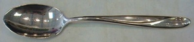 Reed & Barton Sterling Silver Teaspoon Silver Sculpture 6 1/8 Inch: Reed & Barton Sterling Silver Teaspoon Silver Sculpture 6 1/8 Inch This exquisite Sterling Silver Teaspoon, crafted by Reed & Barton, features the elegant Silver Sculpture pattern. Measuring 6 1/8 inc