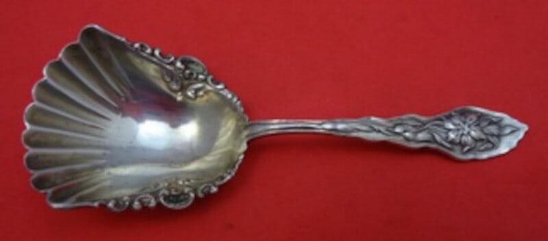 Unger Narcissus Sterling Silver Gold Wash Nut Scoop 4 1/4 Inches: Unger Narcissus Sterling Silver Gold Wash Nut Scoop 4 1/4 Inches This sterling silver nut scoop features the Narcissus pattern by Unger. Crafted in a gold-washed shovel shape, it measures 4 1/4 inches