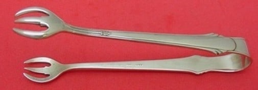 Durgin Hunt Club Sterling Silver Sugar Tong 4.5": Durgin Hunt Club Sterling Silver Sugar Tong 4.5" This exquisite sugar tong is crafted from sterling silver and features the elegant Hunt Club pattern by Durgin. Measuring 4 1/2" in length, it showcase