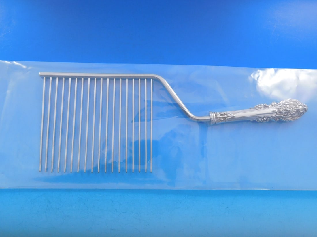 Wallace Sir Christopher Sterling Silver Cake Breaker 10 3/4" Custom: Wallace Sir Christopher Sterling Silver Cake Breaker 10 3/4" Custom Introducing the Sir Christopher Cake Breaker by Wallace, a stunning addition to your serving collection. This exquisite piece is cra